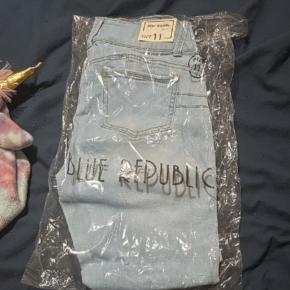 Blue Republic High Rise Curvy Capri Jeans Light Wash Size 11 NWT